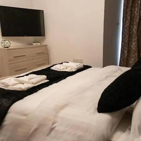 Couple's Getaway Δωμάτια σε οικογενειακή κατοικία Is-Swieqi
