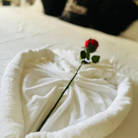 Δωμάτια σε οικογενειακή κατοικία Couple's Getaway Is-Swieqi