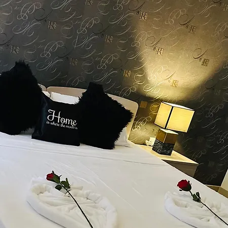 Couple's Getaway ホームステイ *