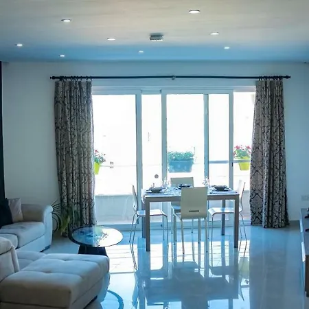 Gazde/Camere de închiriat Bestie Nest *