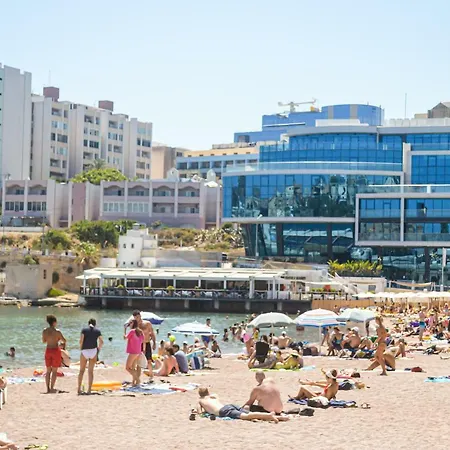 Couple's Getaway Is-Swieqi